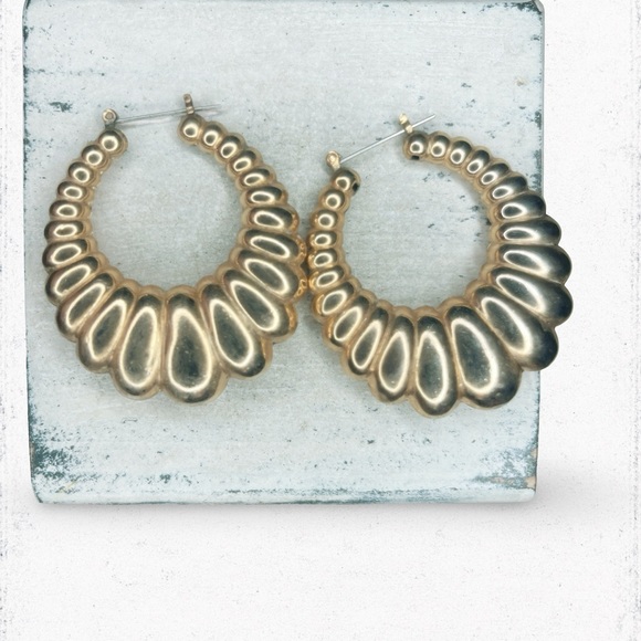 Vintage Jewelry - 4977. Goldtone Saddleback Hoop Earrings Vintage